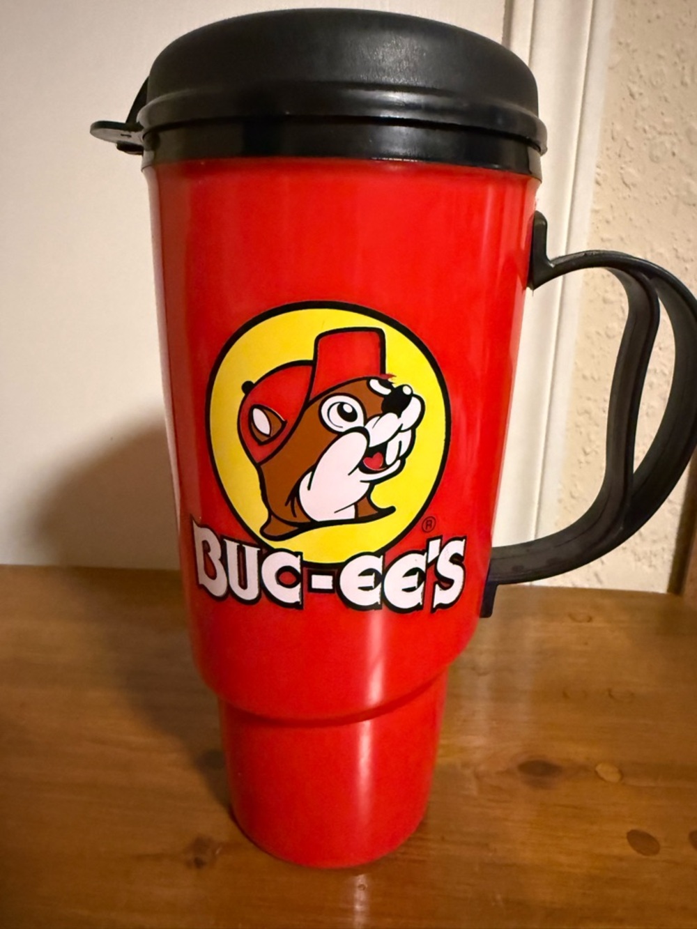 Thermo Serv Red Buc-ee's Travel Mug with Yellow Logo and Black Handle 34 oz NWOT